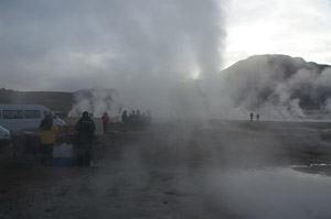 Le petit d&eacute;jeuner se prend pr&egrave;s des geysers dans le froid, il fait -2&deg;C, mais avec une vue splendide.