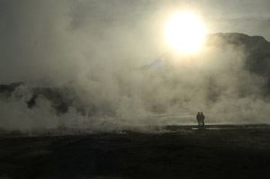 Le lev&eacute; du soleil dans la plaine des geysers
